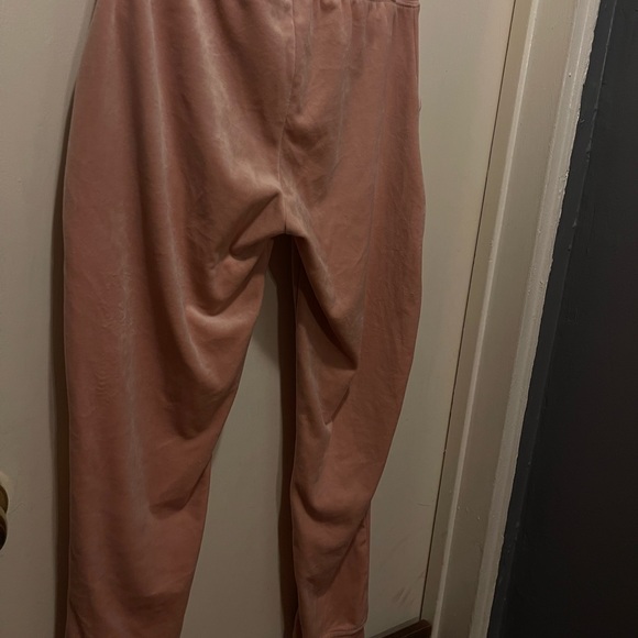 House of Harlow 1960 Velour Sweats/Pants - Picture 2 of 4